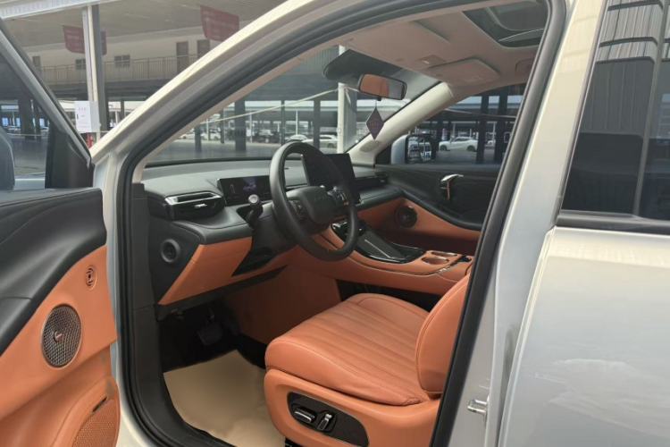 Used AION V 2024 Aion Tyrannosaurus 650 Smart Luxury Edition Interior 3