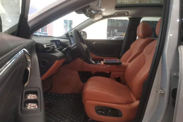 Used AION V 2024 Aion Tyrannosaurus 650 Smart Premium Edition Interior 3