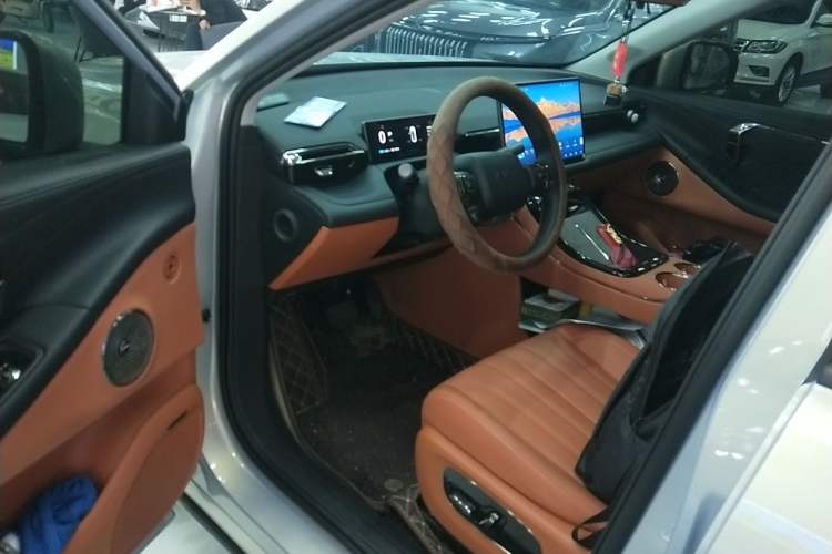 Used AION V 2024 Aion Tyrannosaurus 650 Smart Premium Edition Interior 3