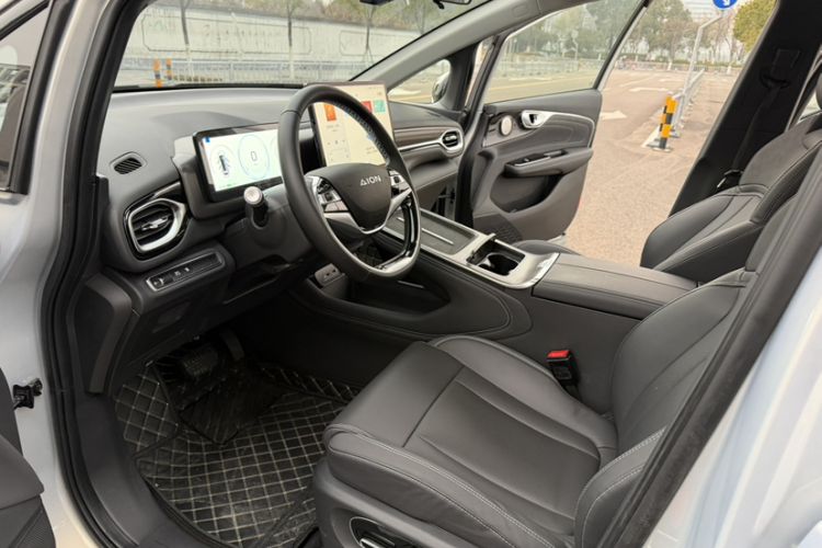 Used AION V 2024 Plus 70 Star Edition Lithium Iron Phosphate Interior 4
