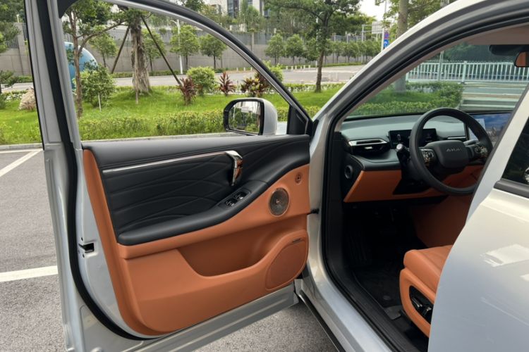 Used AION V 2024 Aion Tyrannosaurus 650 Smart Premium Edition Interior 9