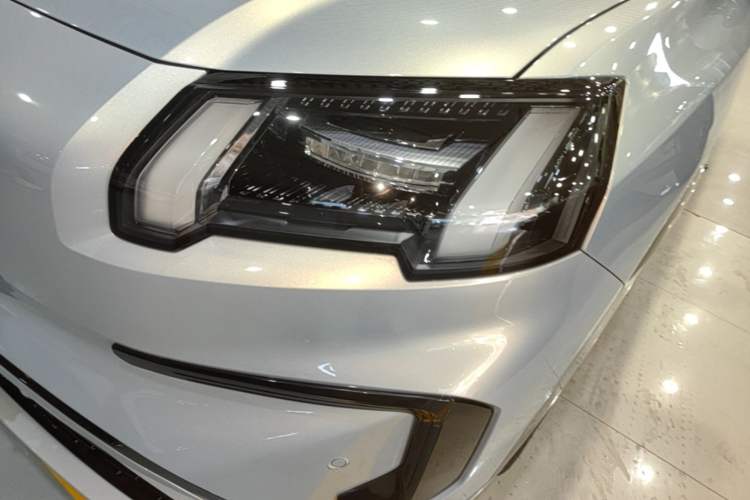 Used AION V 2024 Aion Tyrannosaurus 650 LiDAR Edition Left Front Headlight