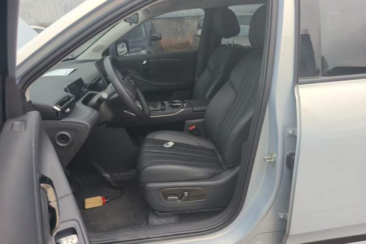 Used AION V 2024 Aion Tyrannosaurus 650 Smart Premium Edition Left Front Seat