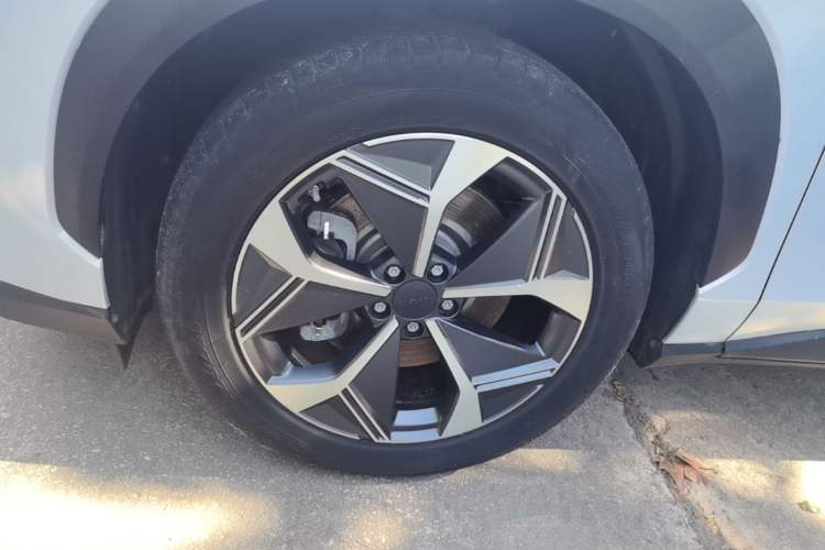 Used AION V 2024 Plus 70 Star Edition Ternary Lithium Left Front Wheel Hub
