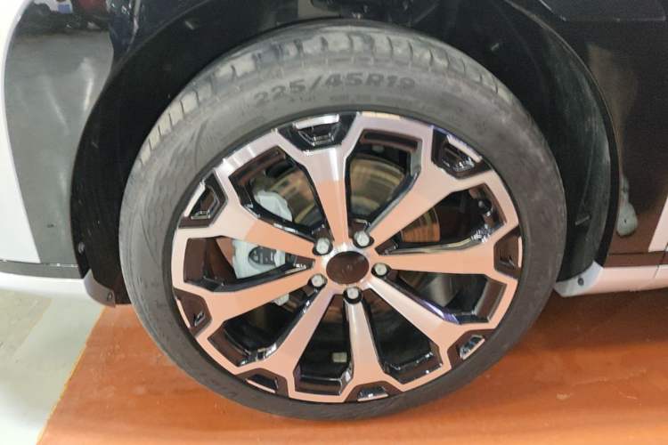 Used AION V 2024 Aion Tyrannosaurus 650 Smart Premium Edition Left Front Wheel Hub