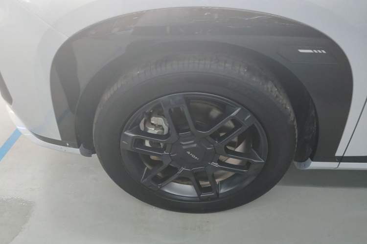 Used AION V 2024 Aion Tyrannosaurus 520 Smart Enjoy Edition Left Front Wheel Hub