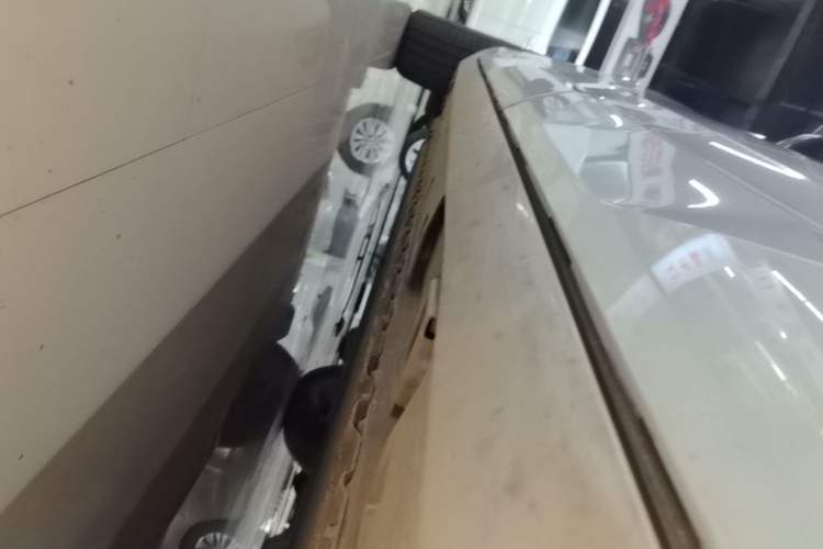Used AION V 2024 Aion Tyrannosaurus 650 Smart Luxury Edition Left Side Sill
