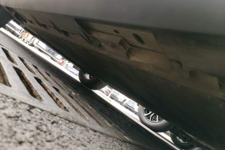 Used AION V 2024 Plus 70 Star Edition Lithium Iron Phosphate Left Side Sill