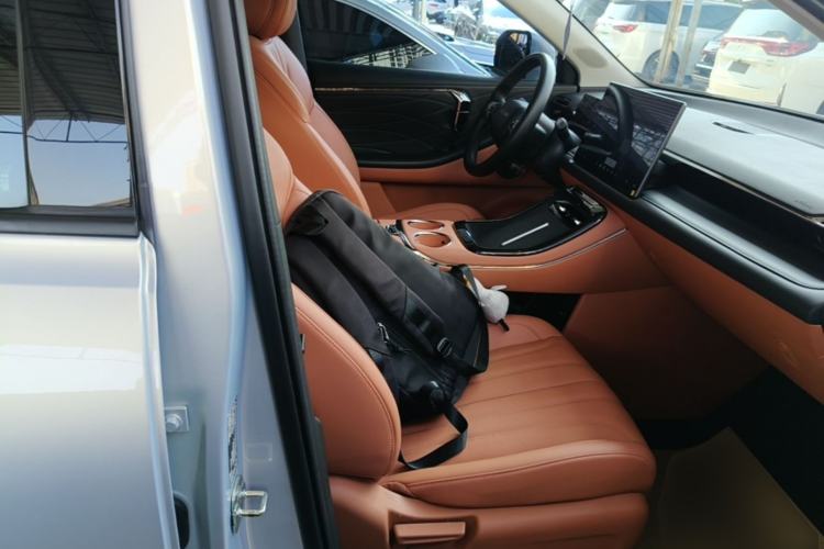Used AION V 2024 Aion Tyrannosaurus 650 Smart Luxury Edition Right Front Seat