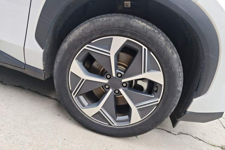 Used AION V 2024 Plus 70 Ultra-Charging Version Ternary Lithium Right Front Wheel Hub