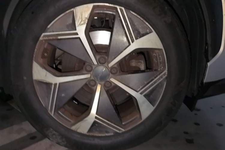 Used AION V 2024 Plus 70 Star Edition Lithium Iron Phosphate Right Front Wheel Hub