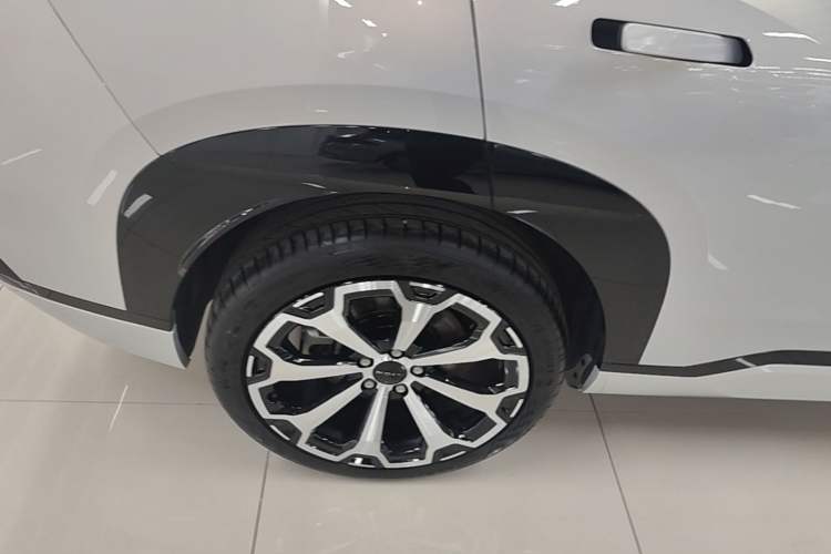 Used AION V 2024 Aion Tyrannosaurus 520 Smart Luxury Edition Right Rear Wheel Hub