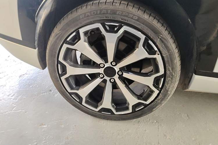 Used AION V 2024 Aion Tyrannosaurus 650 Smart Luxury Edition Right Rear Wheel Hub