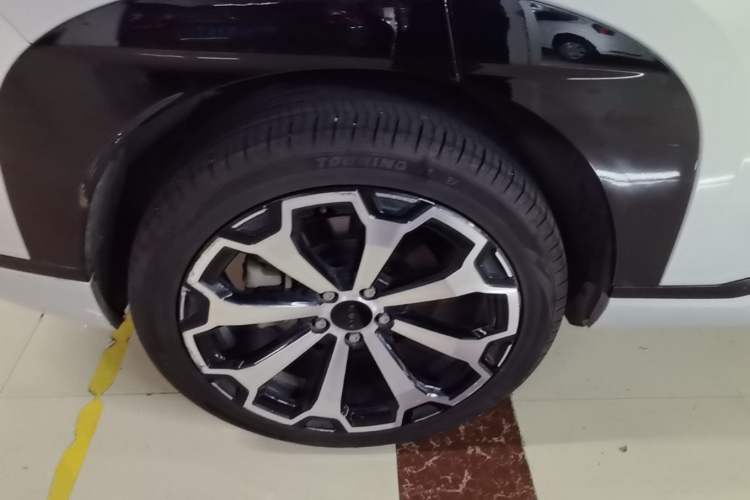 Used AION V 2024 Aion Tyrannosaurus 650 Smart Luxury Edition Right Rear Wheel Hub