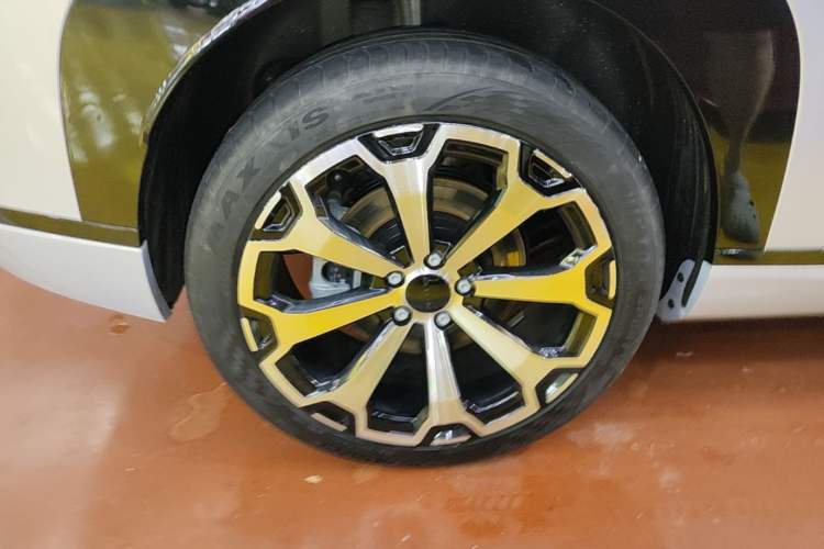 Used AION V 2024 Aion Tyrannosaurus 650 Smart Premium Edition Right Rear Wheel Hub