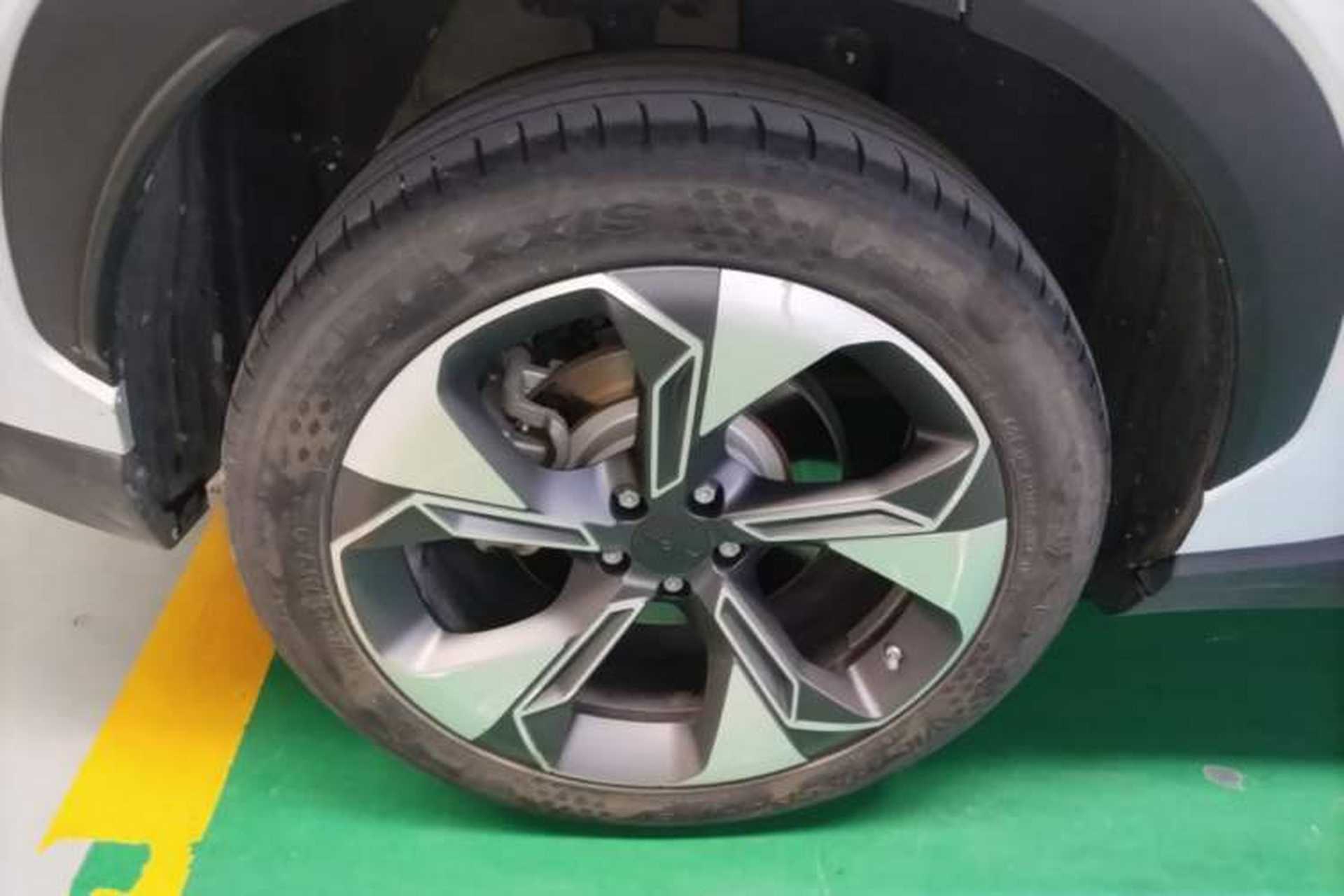 Used AION V 2024 Plus 80 Tech Edition Ternary Lithium Right Rear Wheel Hub