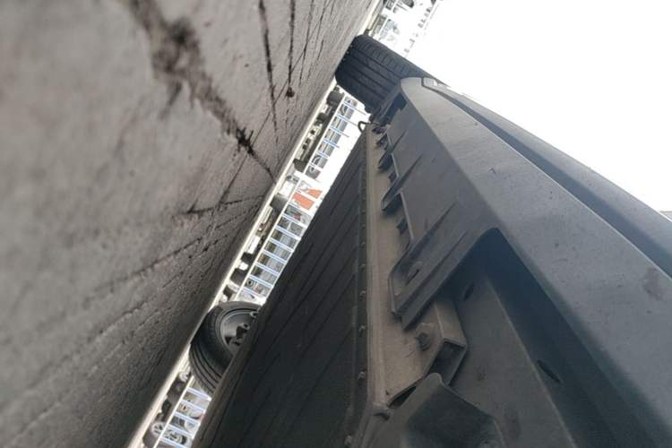 Used AION V 2024 Plus 70 Tech Edition Lithium Iron Phosphate Right Side Sill