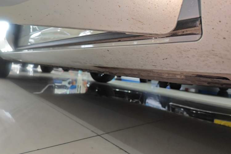 Used AION V 2024 Aion Tyrannosaurus 650 Smart Premium Edition Right Side Sill