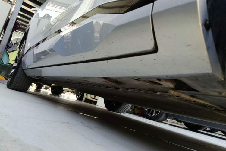 Used AION V 2024 Aion Tyrannosaurus 650 Smart Luxury Edition Right Side Sill