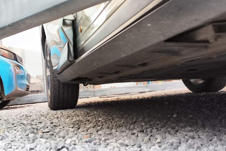 Used AION V 2024 Plus 70 Star Edition Lithium Iron Phosphate Right Side Sill