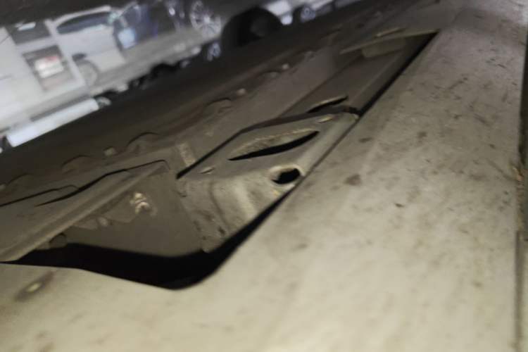 Used AION V 2024 Aion Tyrannosaurus 650 Smart Premium Edition Right Side Sill