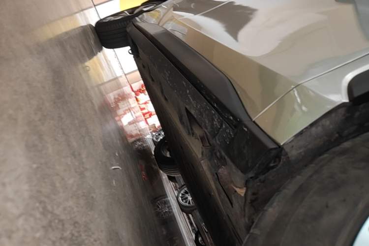 Used AION V 2024 Plus 70 Tech Edition Lithium Iron Phosphate Right Side Sill