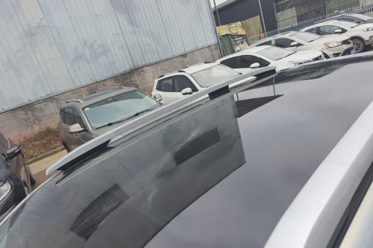 Used AION V 2024 Aion Tyrannosaurus 650 Smart Premium Edition Roof
