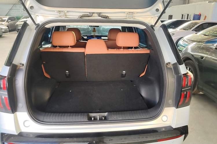 Used AION V 2024 Aion Tyrannosaurus 650 Smart Luxury Edition Trunk
