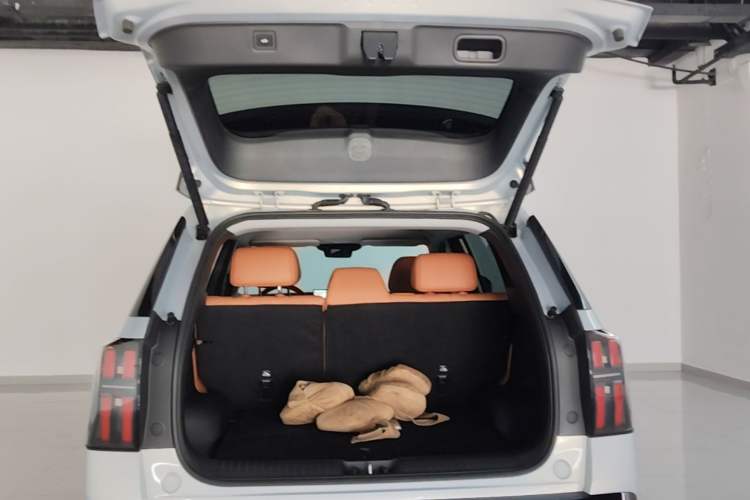 Used AION V 2024 Aion Tyrannosaurus 650 LiDAR Edition Trunk