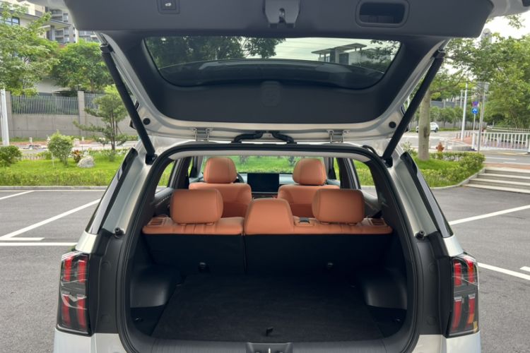 Used AION V 2024 Aion Tyrannosaurus 650 Smart Premium Edition Trunk