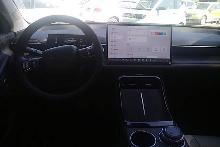 Used AION V 2024 Aion Tyrannosaurus 650 Smart Premium Edition Center Console