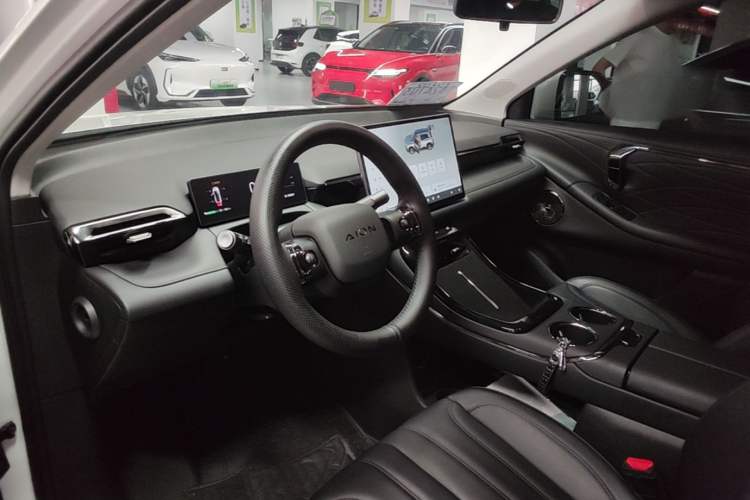 Used AION V 2024 Aion Tyrannosaurus 520 Smart Enjoy Edition Center Console