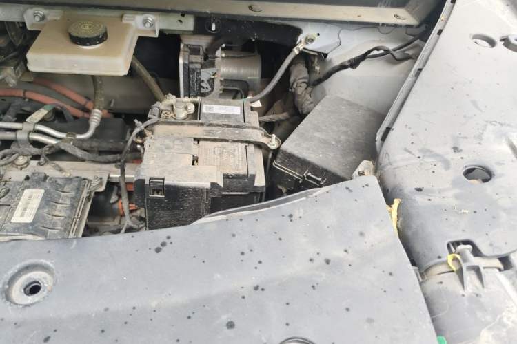 Used AION V 2024 Aion Tyrannosaurus 650 Smart Premium Edition Engine Bay Left