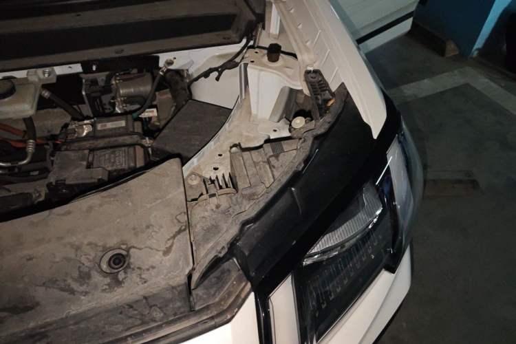 Used AION V 2024 Aion Tyrannosaurus 650 Smart Luxury Edition Engine Bay Left