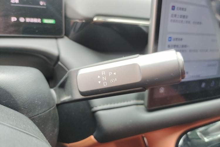 Used AION V 2024 Aion Tyrannosaurus 650 Smart Luxury Edition Gear Lever