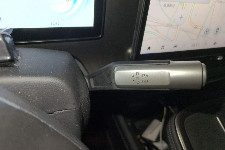 Used AION V 2024 Plus 70 Tech Edition Lithium Iron Phosphate Gear Lever