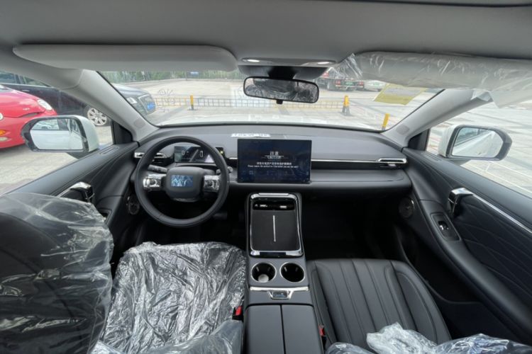 Used AION V 2024 Aion Tyrannosaurus 650 Smart Luxury Edition Interior 1