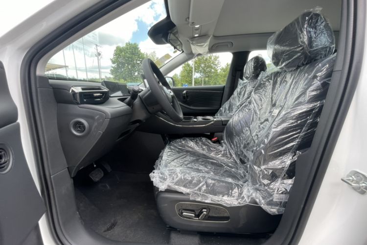 Used AION V 2024 Aion Tyrannosaurus 650 Smart Luxury Edition Interior 2