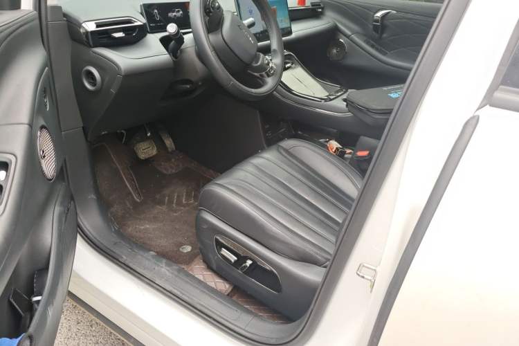 Used AION V 2024 Aion Tyrannosaurus 650 Smart Premium Edition Interior 3