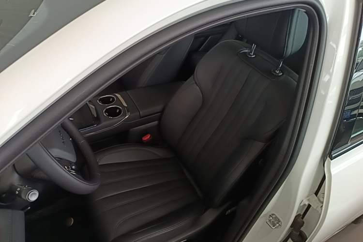 Used AION V 2024 Aion Tyrannosaurus 650 LiDAR Edition Left Front Seat