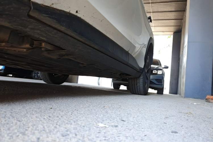 Used AION V 2024 Plus 70 Star Edition Lithium Iron Phosphate Left Side Sill