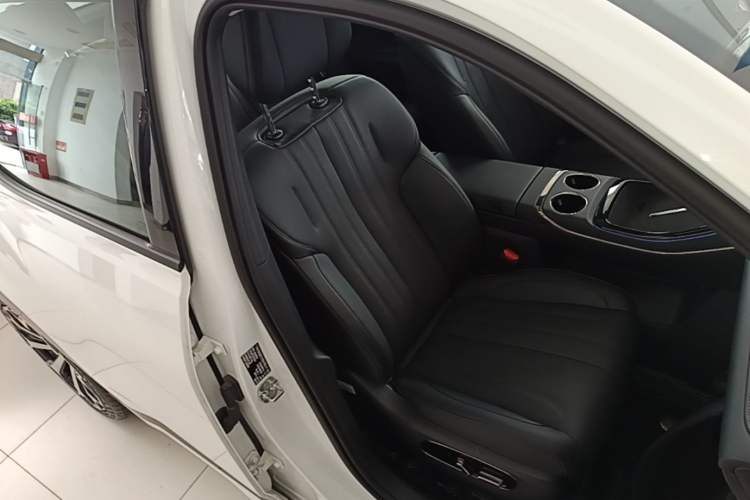 Used AION V 2024 Aion Tyrannosaurus 650 LiDAR Edition Right Front Seat