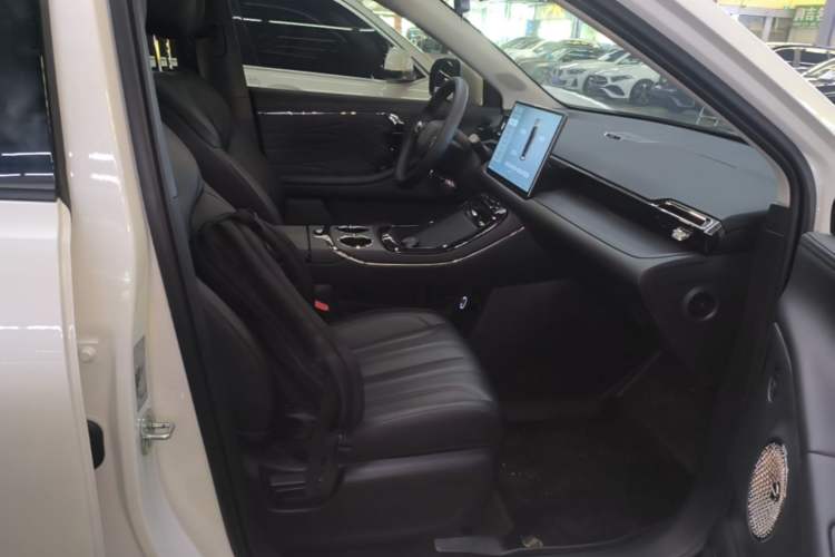 Used AION V 2024 Aion Tyrannosaurus 520 Smart Luxury Edition Right Front Seat