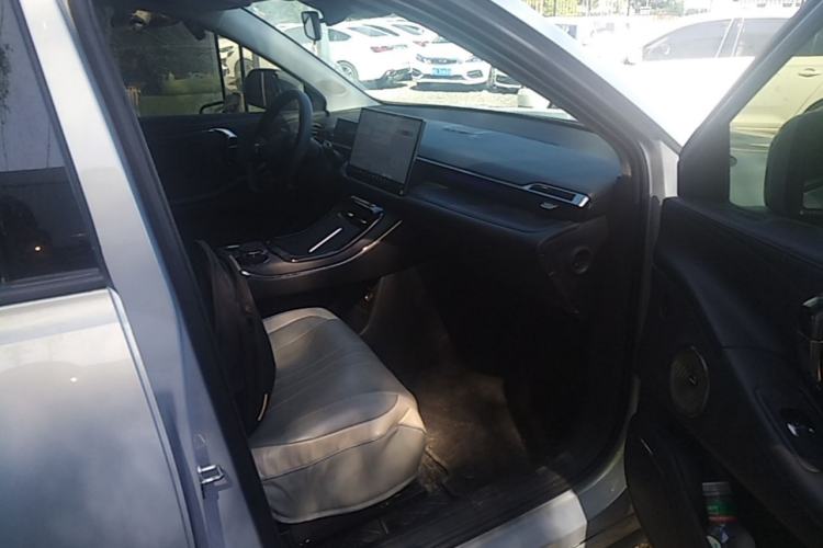 Used AION V 2024 Aion Tyrannosaurus 650 Smart Premium Edition Right Front Seat