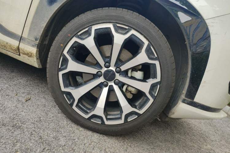 Used AION V 2024 Aion Tyrannosaurus 650 Smart Luxury Edition Right Front Wheel Hub