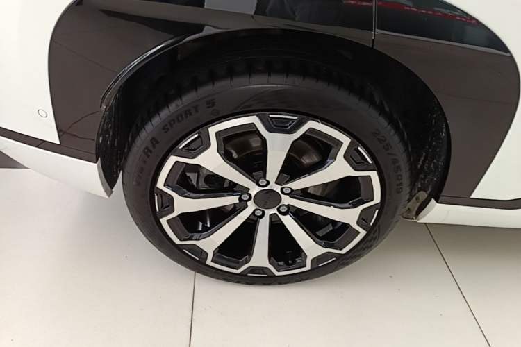 Used AION V 2024 Aion Tyrannosaurus 650 LiDAR Edition Right Rear Wheel Hub