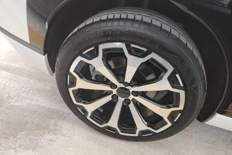 Used AION V 2024 Aion Tyrannosaurus 520 Intelligent Premium Edition Right Rear Wheel Hub