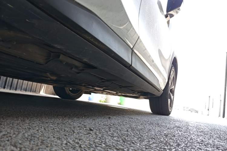 Used AION V 2024 Plus 70 Star Edition Lithium Iron Phosphate Right Side Sill