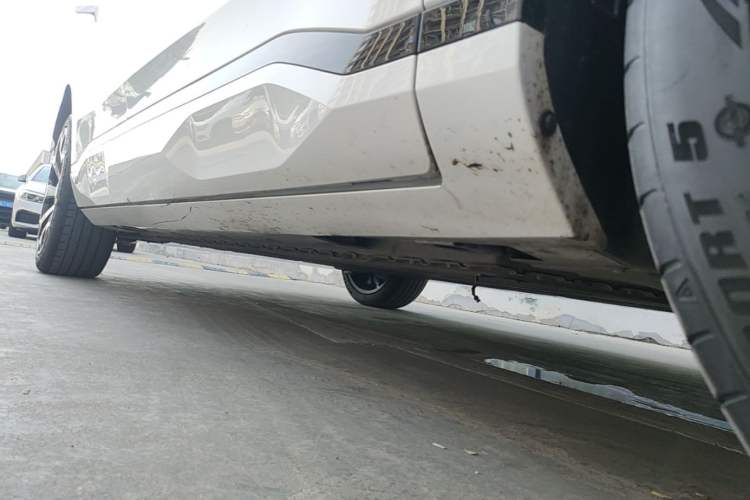 Used AION V 2024 Aion Tyrannosaurus 650 Smart Premium Edition Right Side Sill