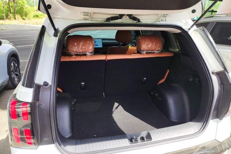 Used AION V 2024 Aion Tyrannosaurus 520 Smart Enjoy Edition Trunk
